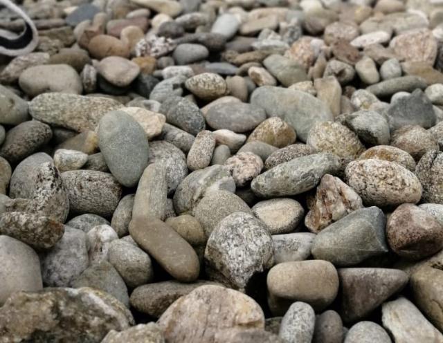 Галька речная пестрая (20-40 мм.)  купить в Донецке от производителя, без посредников